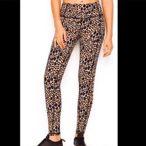 Victoria’s Secret Knockout Leggings 🐆